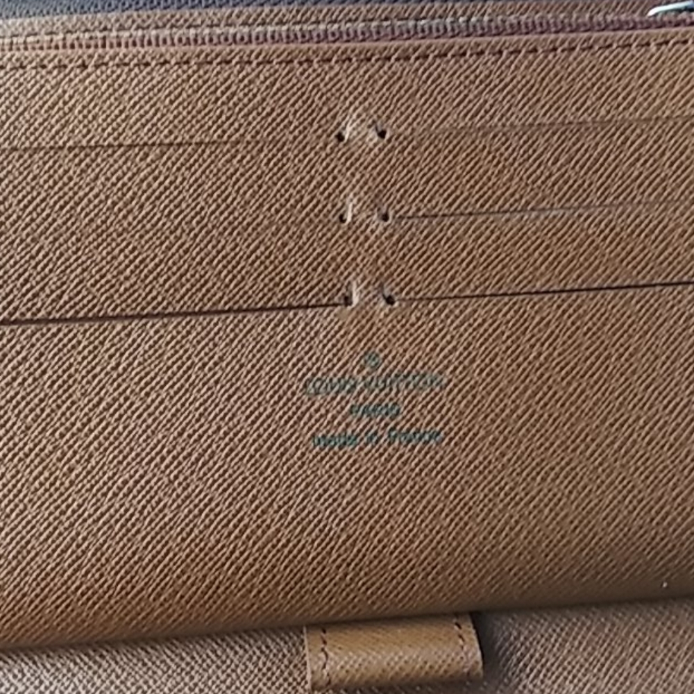 SOLD. 💕Authentic Louis Vuitton Monogram Zippy Wallet - Picture 6 of 16